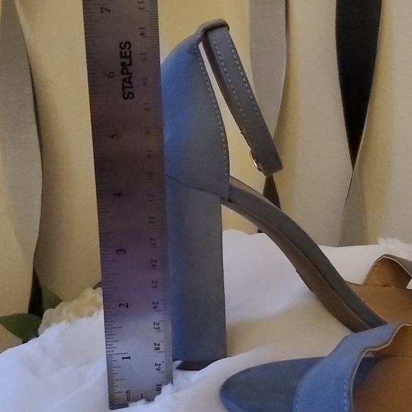 Heels - Picture 7 of 7